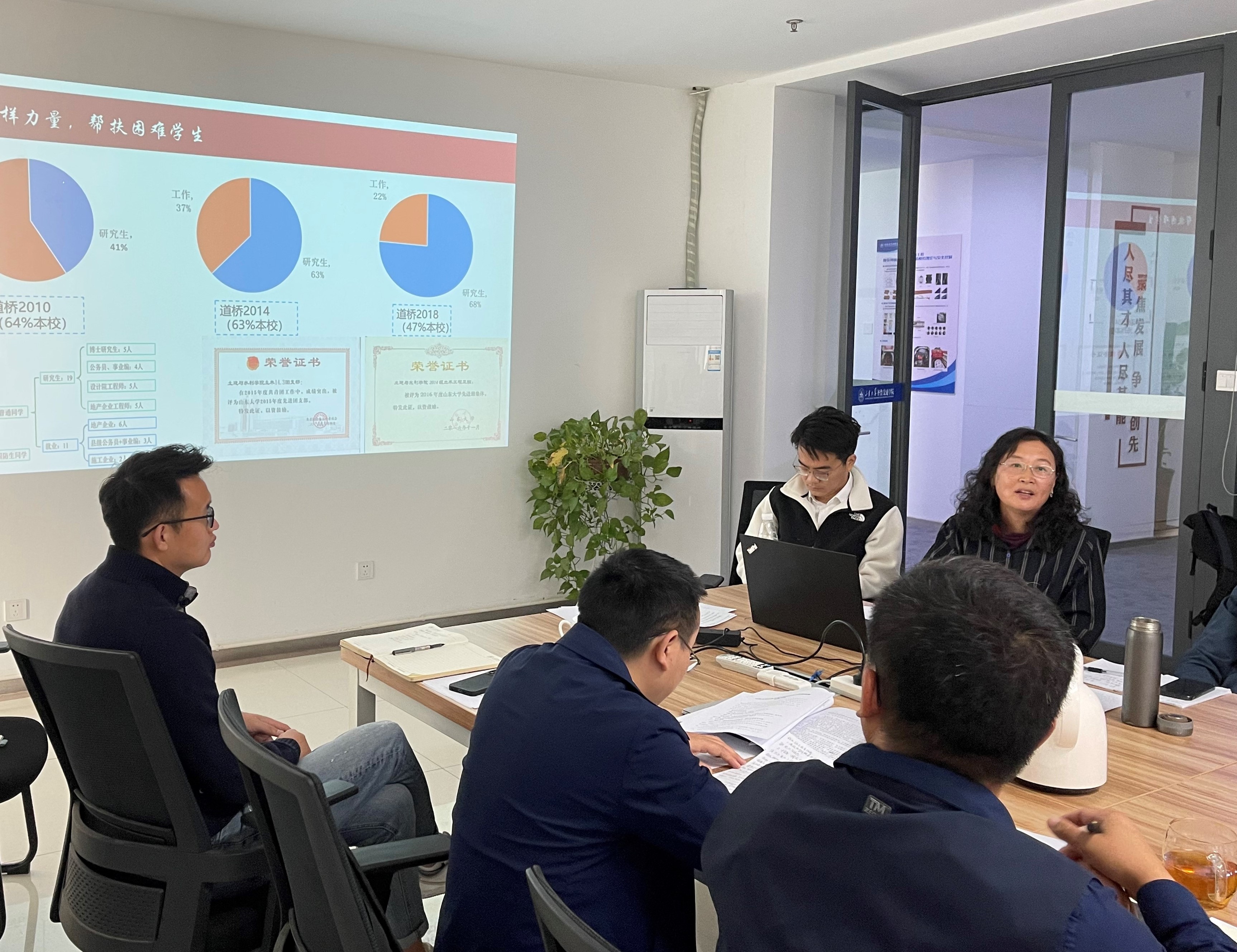 1666864141791051281.jpg 班主任座谈会2.jpg